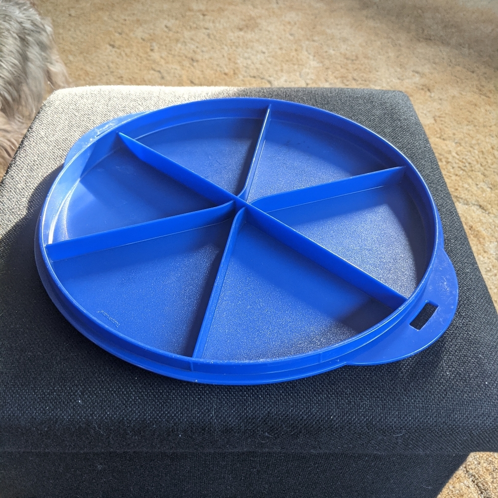 Tupperware Round Cake - Picture 3 of 4